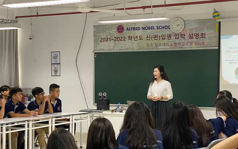 Chuyên gia Trần Thị Hương chia sẻ tại buổi Workshop.